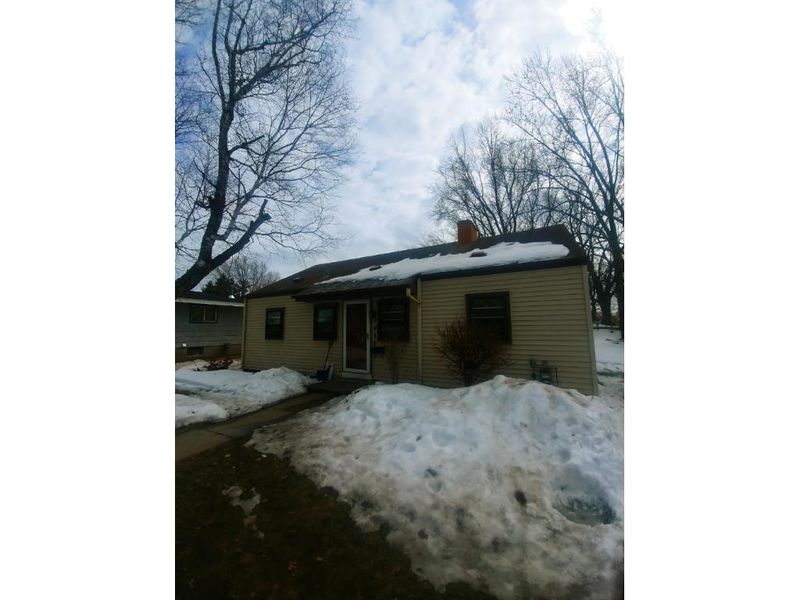 2416 Cowern Pl E, Maplewood, MN 55109