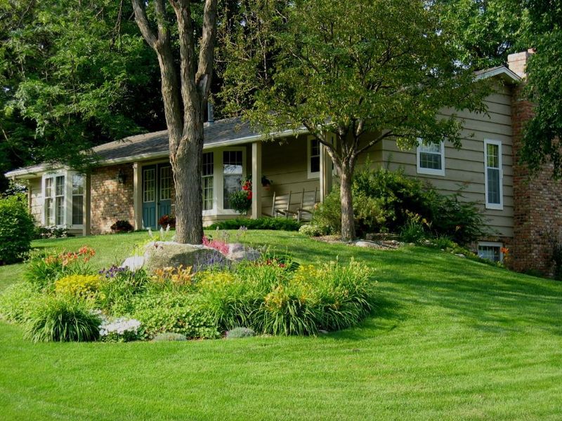 13501 York Ave S, Burnsville, MN 55337