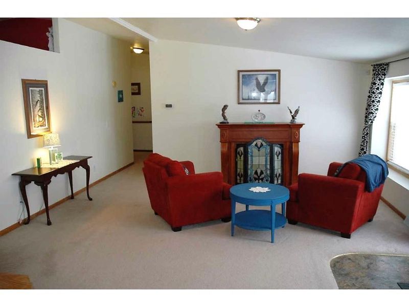 920 Edgar Pl, Faribault, MN 55021