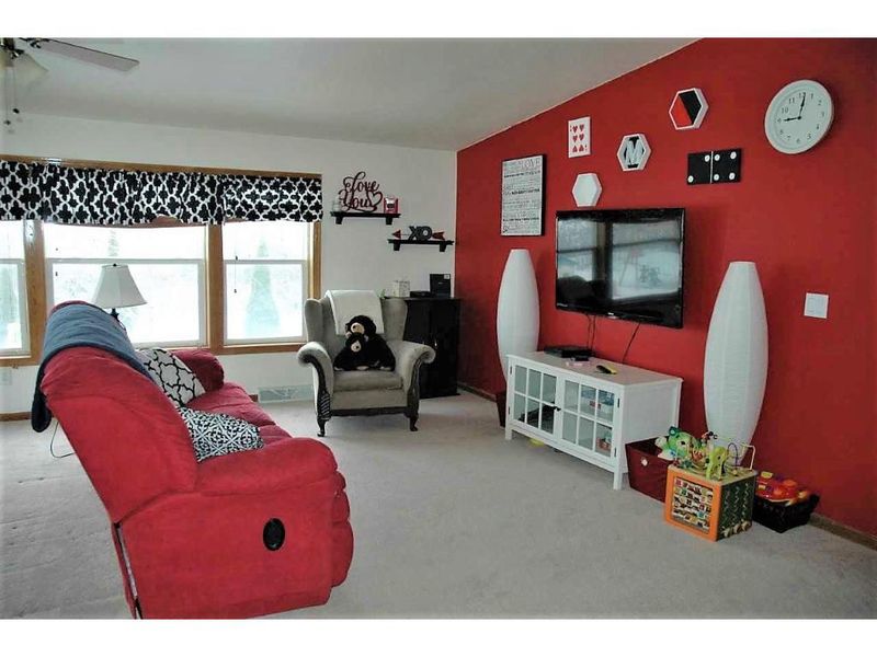 920 Edgar Pl, Faribault, MN 55021