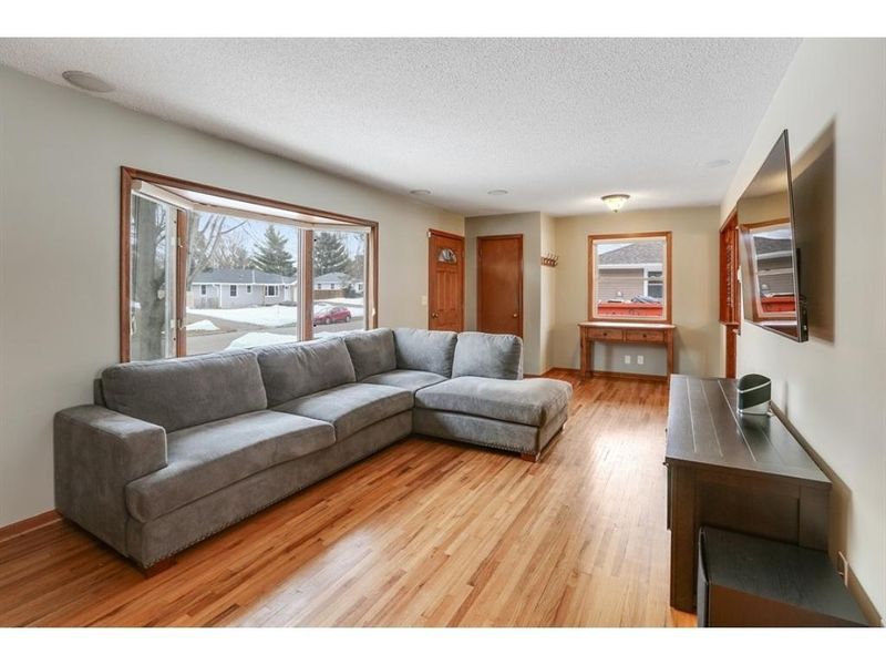 1124 109th Ave NW, Coon Rapids, MN 55448