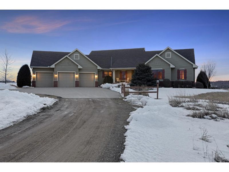 5426 Frontenac Cir, Lonsdale, MN 55046