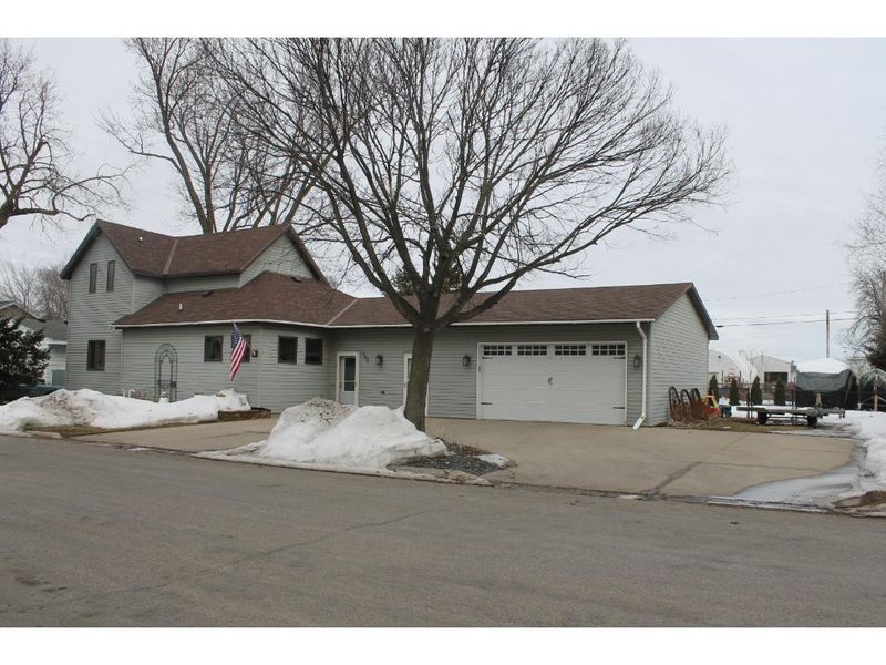 120 Maple St S, Lester Prairie, MN 55354