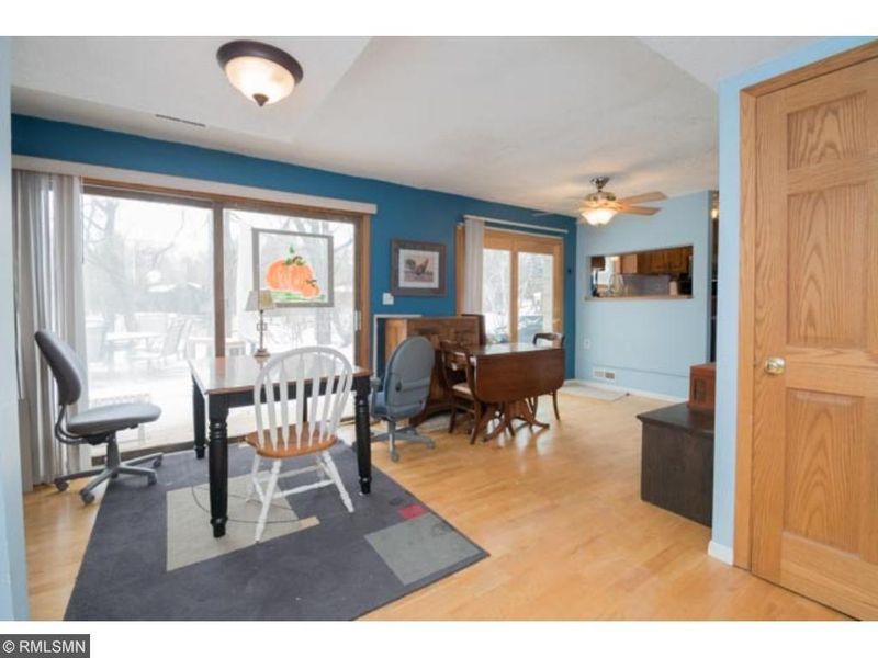 905 E 132nd St, Burnsville, MN 55337