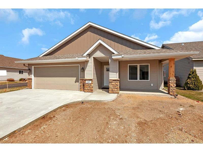 517 Graceview Dr, Saint Joseph, MN 56374