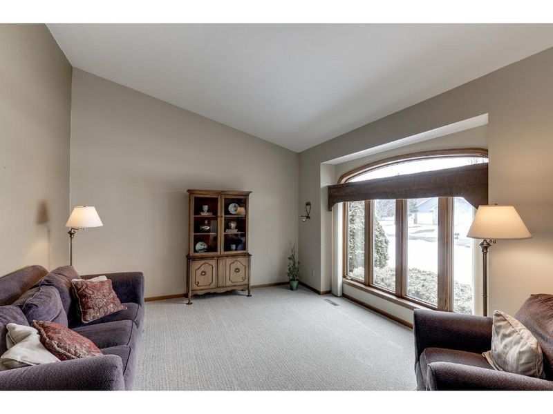 9585 161st St W, Lakeville, MN 55044