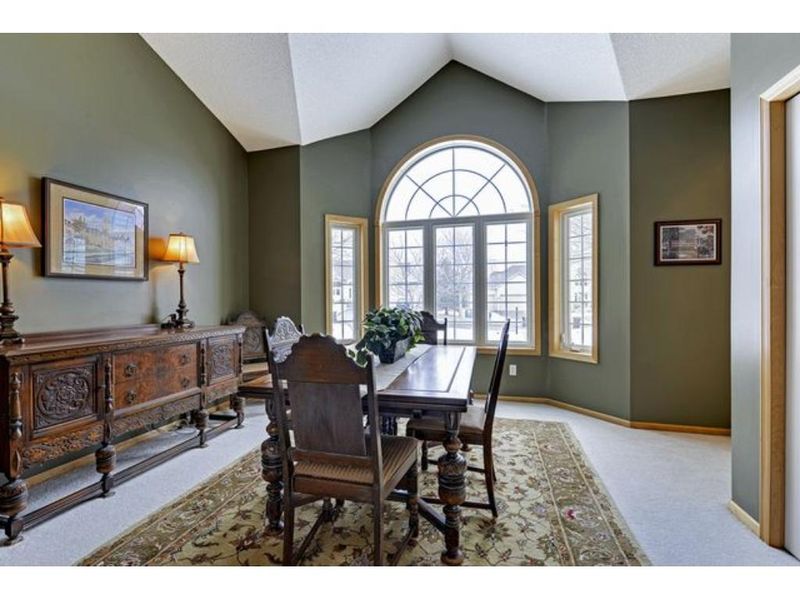 10095 Brookhaven Dr, Woodbury, MN 55129
