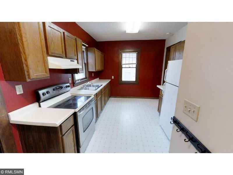 513 4th St SE, Willmar, MN 56201