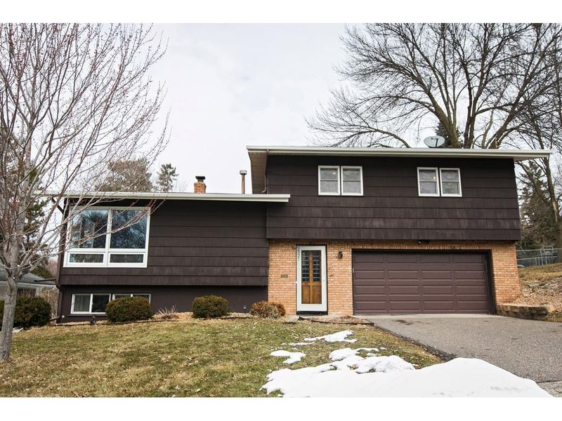 2921 Townview Ave NE, Saint Anthony, MN 55418