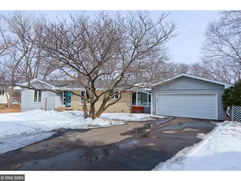 1706 Eldridge Ave W, Roseville, MN 55113