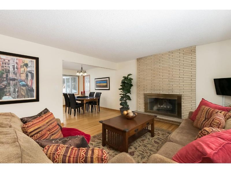 357 E 100th St, Bloomington, MN 55420