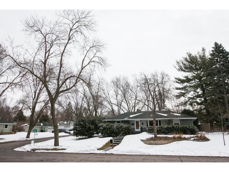 2820 Huron St, Roseville, MN 55113