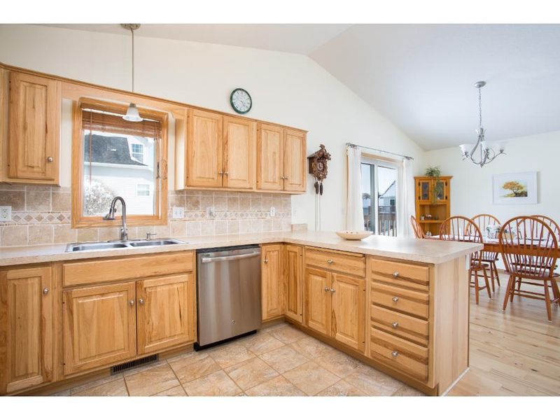 1528 Covey Dr, River Falls, WI 54022