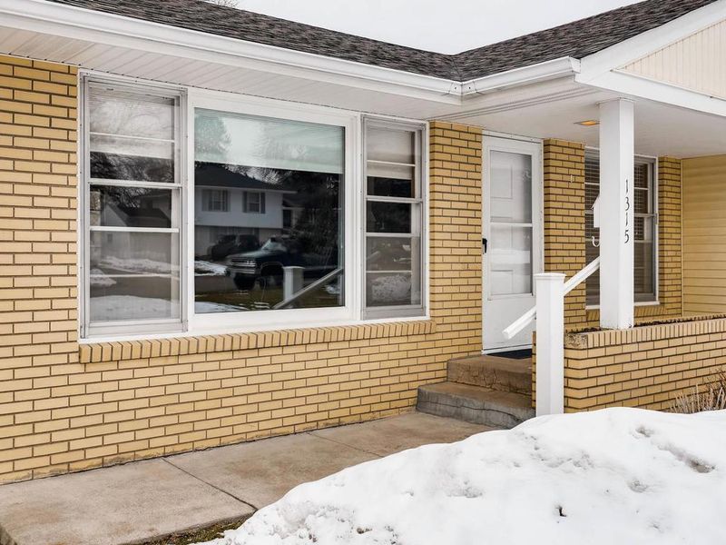 1315 Smith Ave S, West Saint Paul, MN 55118