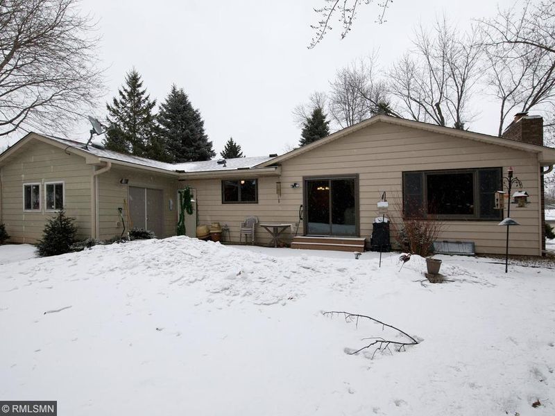 3000 Camelot Dr, Woodbury, MN 55125