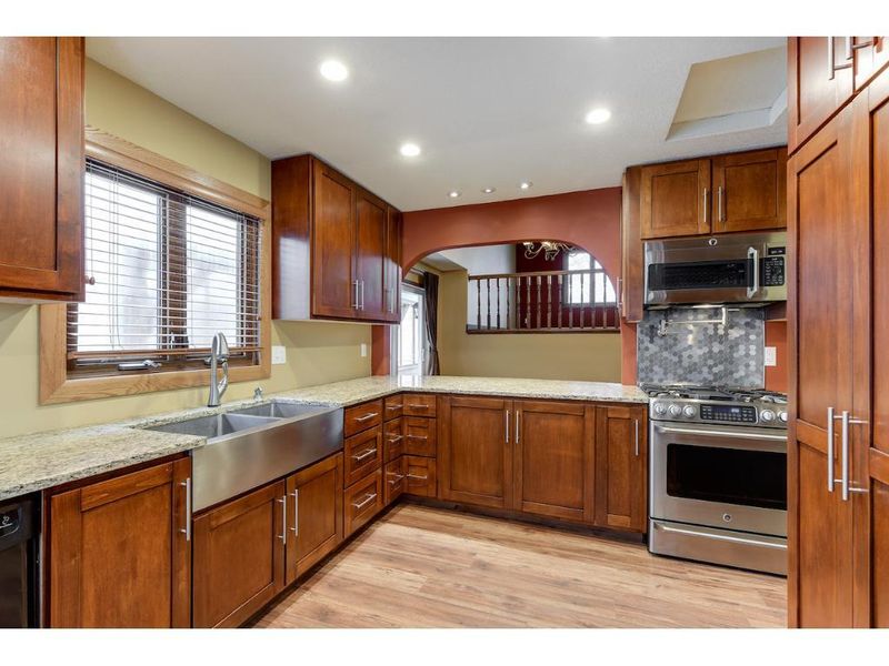 8861 Kimberly Ln N, Maple Grove, MN 55311