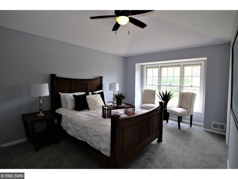 703 Camberwell Dr, Eagan, MN 55123
