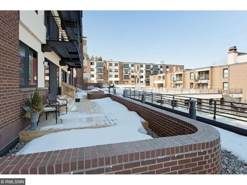 48 Groveland Ter #B113, Minneapolis, MN 55403