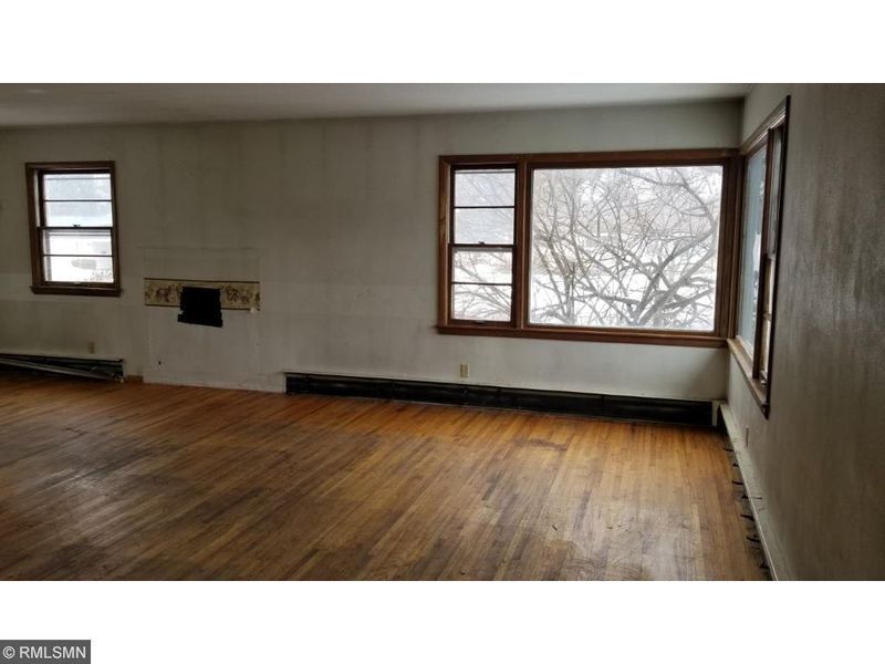 421 5th Ave NW, Cambridge, MN 55008