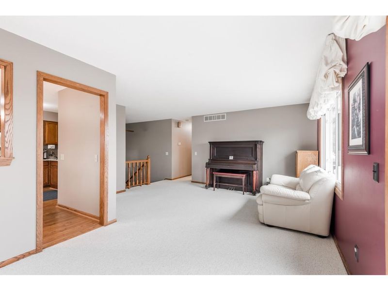 7175 Gerdine Ct, Lakeville, MN 55068