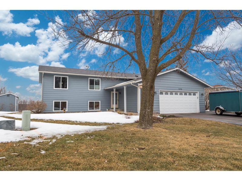 7175 Gerdine Ct, Lakeville, MN 55068
