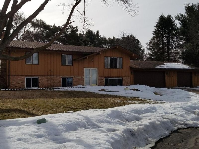 4236 Sequoia Dr, Eagan, MN 55122