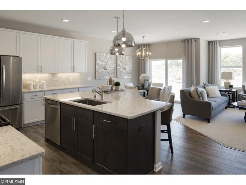 727 Wildflower Ln, Chanhassen, MN 55317