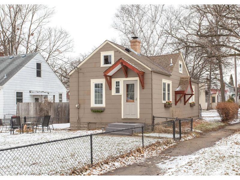 4517 Penn Ave N, Minneapolis, MN 55412