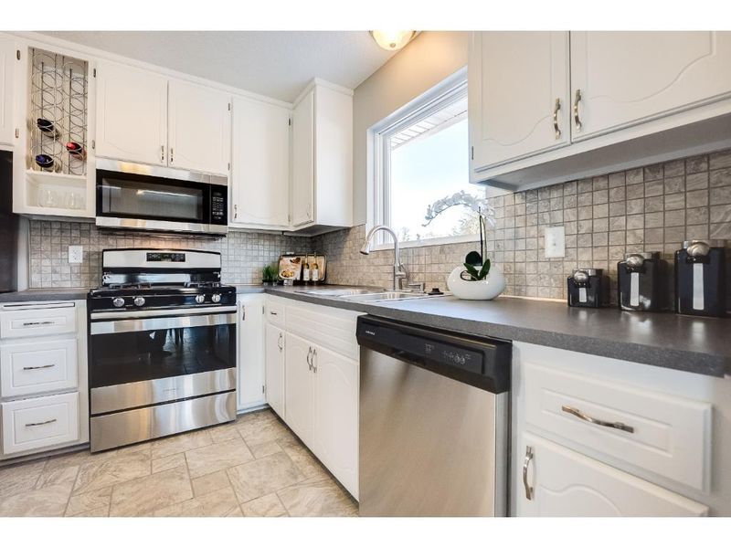 1476 Arundel St, Saint Paul, MN 55117