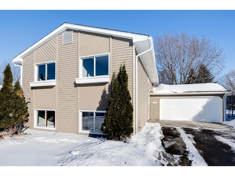 1476 Arundel St, Saint Paul, MN 55117