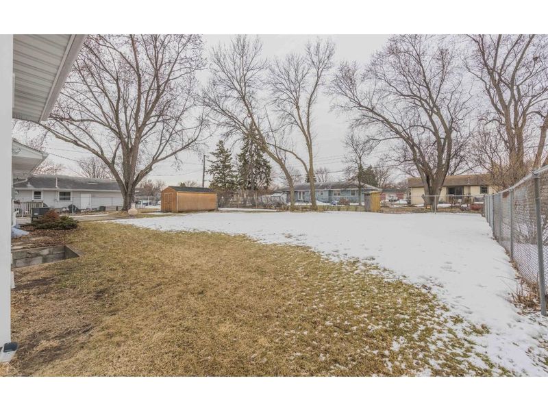 3007 Mumford Rd, Brooklyn Center, MN 55429