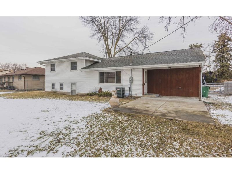 3007 Mumford Rd, Brooklyn Center, MN 55429
