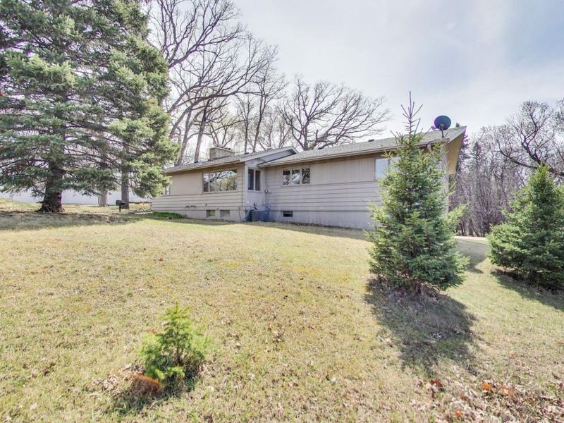 1407 Holdridge Ln, Wayzata, MN 55391
