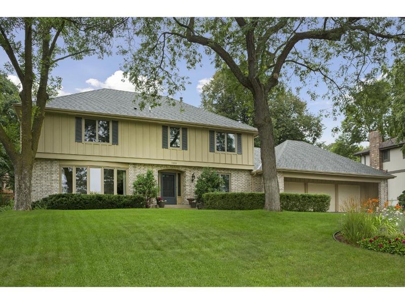 7204 Fleetwood Dr, Edina, MN 55439