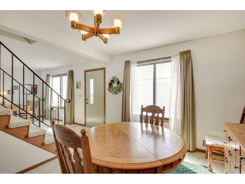 945 Sylvia Ln, Shoreview, MN 55126