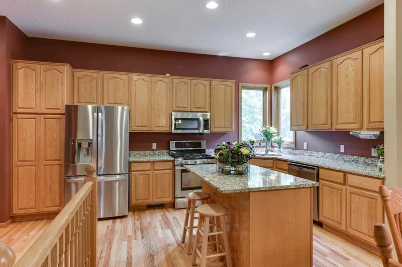 1265 Wildflower Ln, Chaska, MN 55318