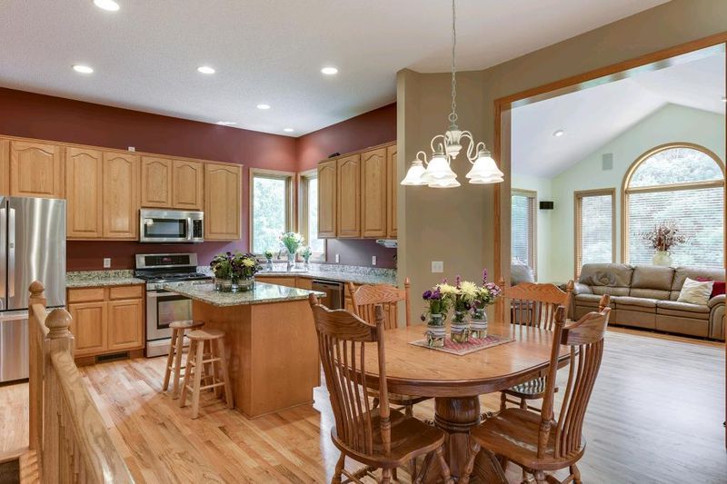 1265 Wildflower Ln, Chaska, MN 55318