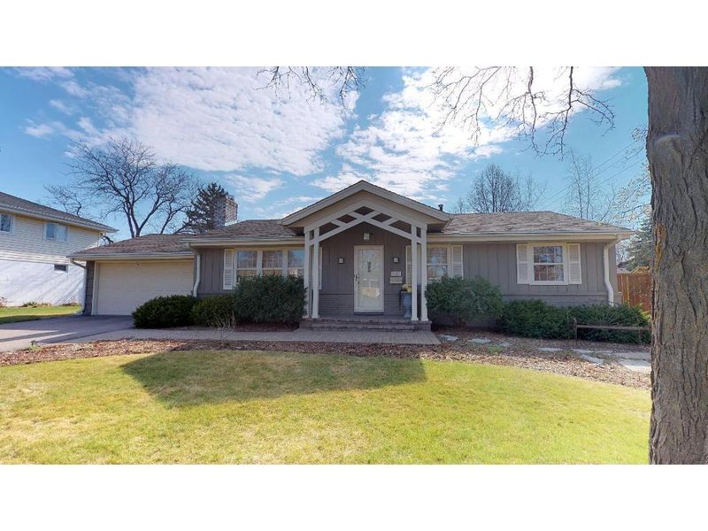 7137 Glouchester Ave, Edina, MN 55435