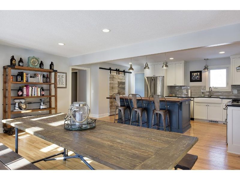 27000 Beverly Dr, Excelsior, MN 55331