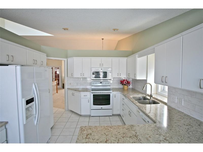 3041 Linden Dr, New Brighton, MN 55112