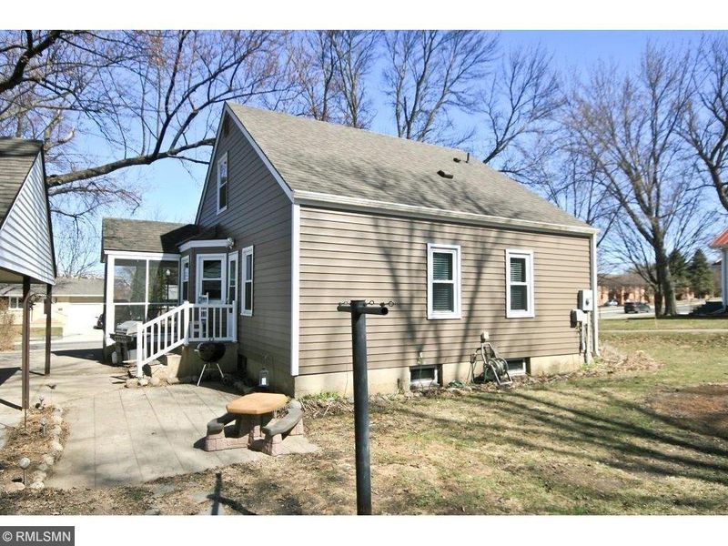 1048 Jefferson St SE, Hutchinson, MN 55350