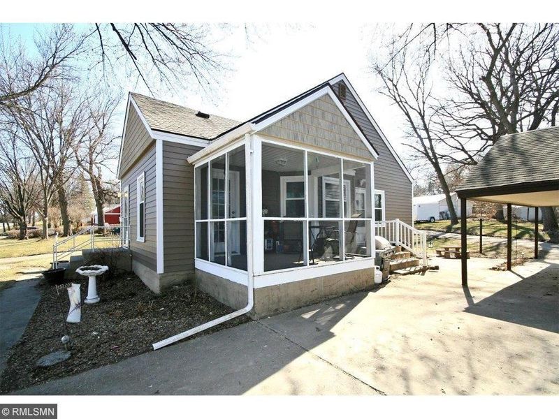 1048 Jefferson St SE, Hutchinson, MN 55350