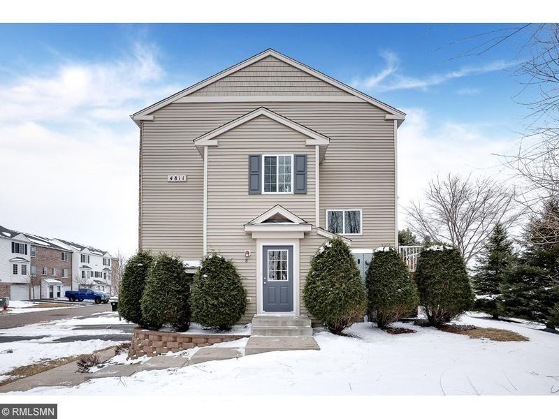 4811 Education Dr N #8, Hugo, MN 55038