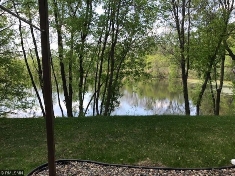 701 Gilfillan Ln, White Bear Twp, MN 55127