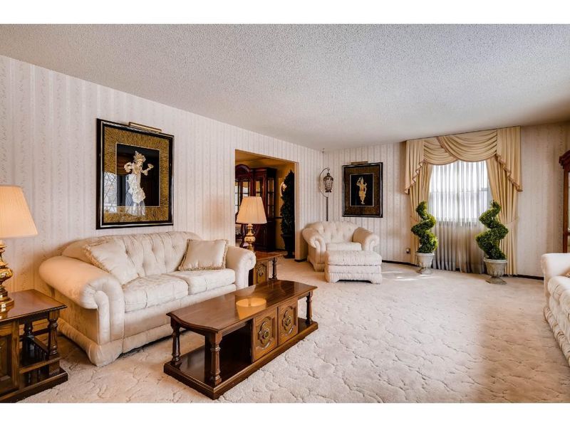 1833 Leann Dr, Woodbury, MN 55125
