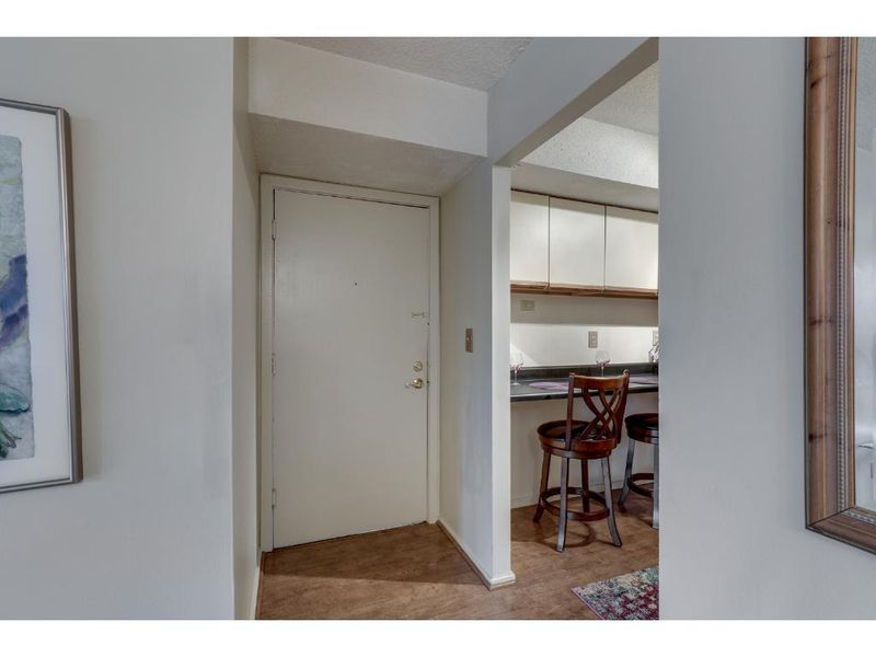 6328 Barrie Rd #2M, Edina, MN 55435