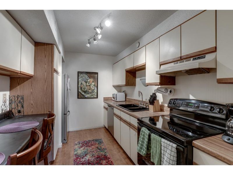 6328 Barrie Rd #2M, Edina, MN 55435