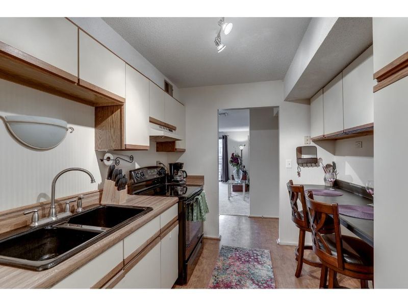 6328 Barrie Rd #2M, Edina, MN 55435