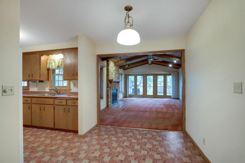 8230 Quinn Cir, Bloomington, MN 55437