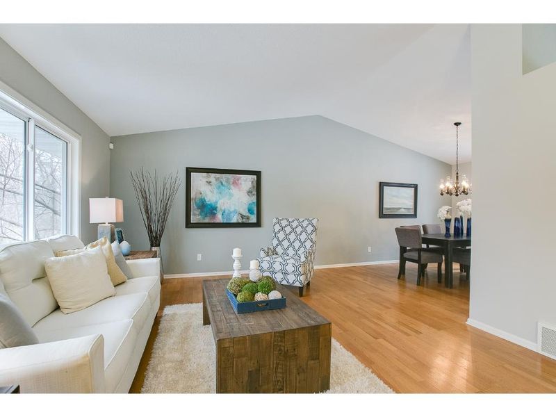 9405 Franlo Rd, Eden Prairie, MN 55347